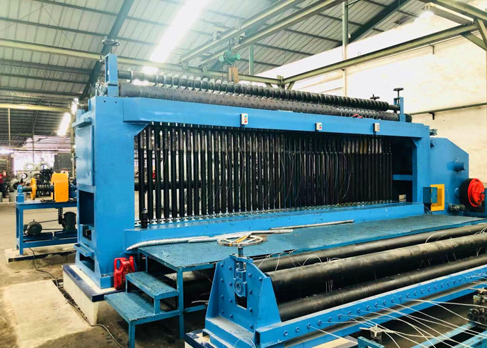 Últimos blogs de la empresa sobre Cliente de Indonesia opera con éxito línea automática de producción de gabión para protección de pendientes
