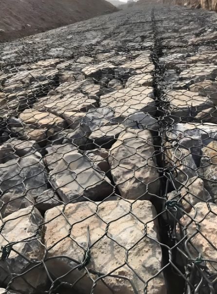 Últimos blogs de la empresa sobre Las máquinas automatizadas de malla de gabión permiten proyectos de construcción sostenibles