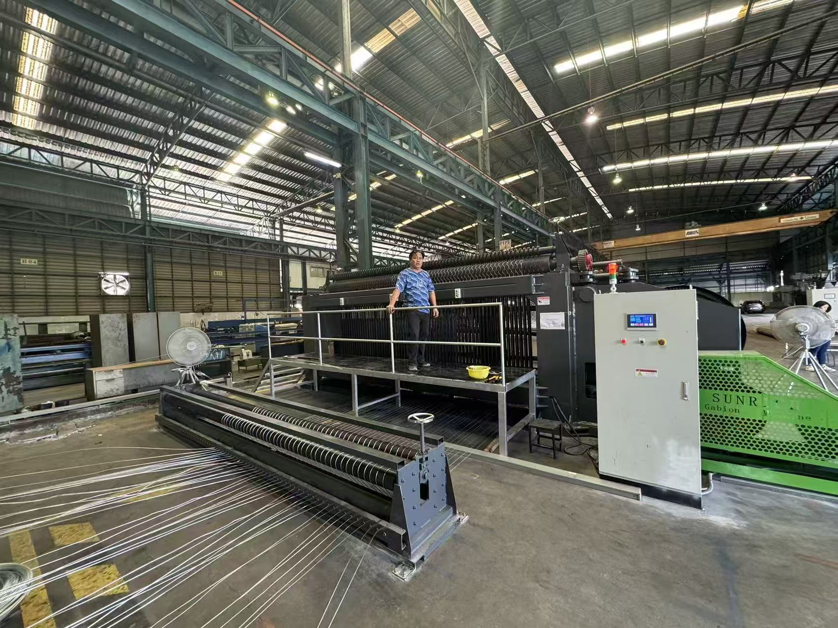 Últimos blogs de la empresa sobre ¿Aumento de los riesgos de deslizamientos de tierra en regiones montañosas? Las máquinas automáticas de gaviones apoyan proyectos de estabilización de laderas en la India