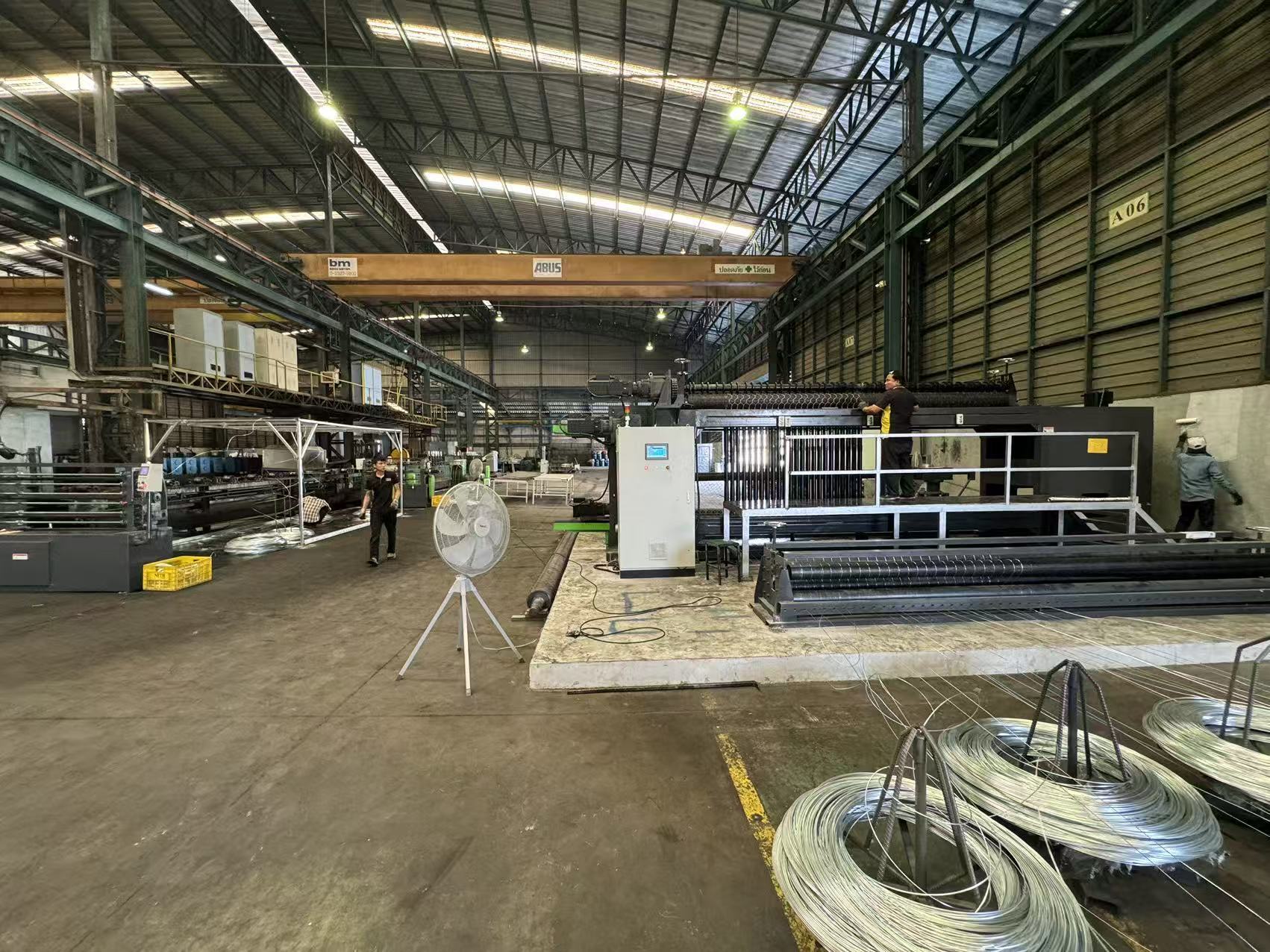 Últimos blogs de la empresa sobre What Causes Low Output in a Gabion Mesh Machine and How Can Production Efficiency Be Improved?