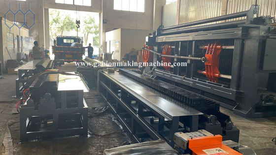 comprar Resistencia a la tracción 350-550N/Mm2 Línea de producción de gabión con tamaño de malla de 60X80-80X100MM y sistema de control PLC Fabricación en línea